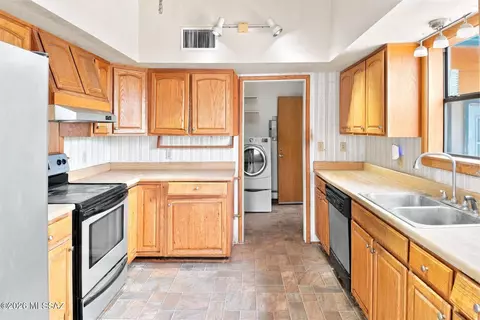 Kitchen - 2505 W Arcadia Ln, Willcox, AZ 85643 photo 2 of 3