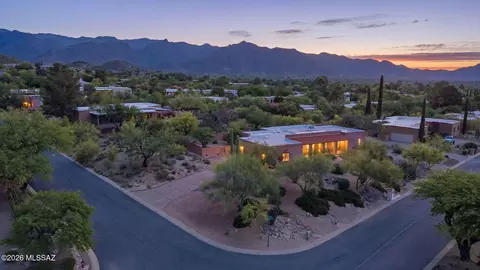 8131 E Ridgebrook Dr, Tucson, AZ 85750