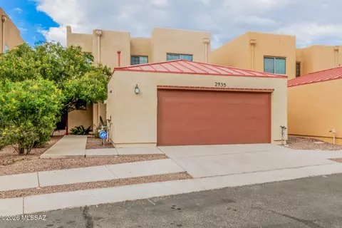 2935 E Canyon Bend St, Tucson, AZ 85716