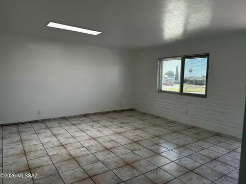 Living - 9890 E Celeste Dr, Tucson, AZ 85730 photo 2 of 4
