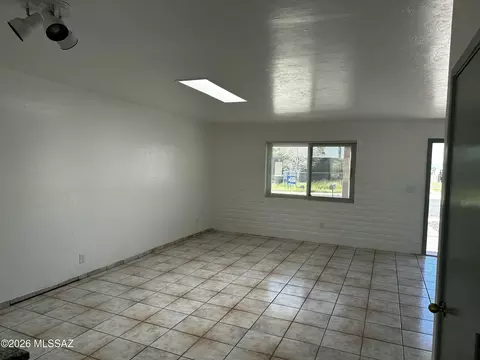 Living - 9890 E Celeste Dr, Tucson, AZ 85730 photo 3 of 4