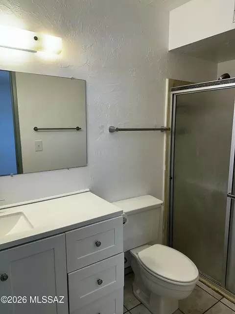 Bath - 9890 E Celeste Dr, Tucson, AZ 85730 photo 2 of 3