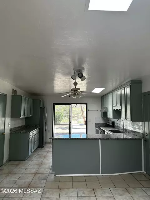 Kitchen - 9890 E Celeste Dr, Tucson, AZ 85730 photo 4 of 4