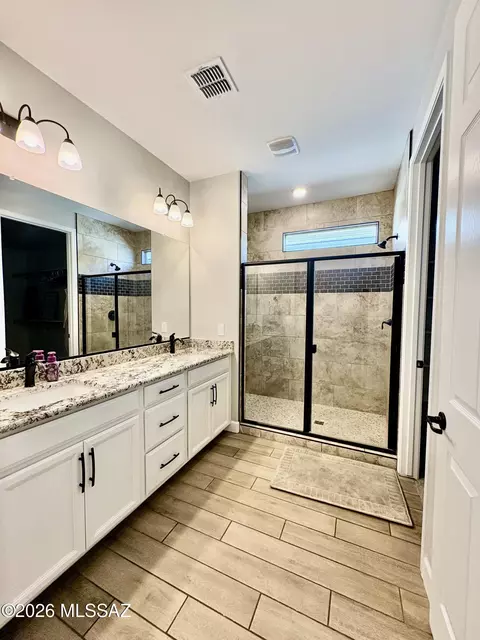 Bath - 9709 E Holbert Trl, Tucson, AZ 85747 photo 1 of 5