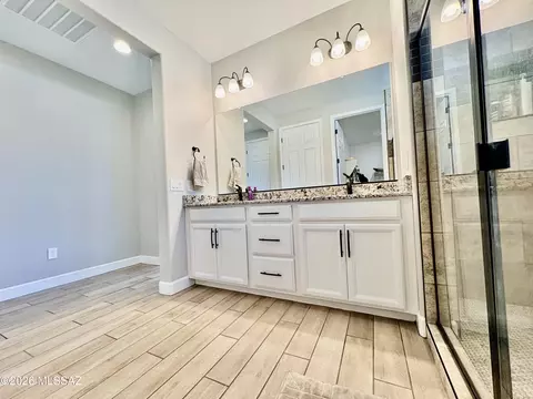 Bath - 9709 E Holbert Trl, Tucson, AZ 85747 photo 3 of 5