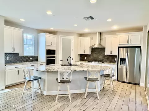 Kitchen - 9709 E Holbert Trl, Tucson, AZ 85747 photo 1 of 9