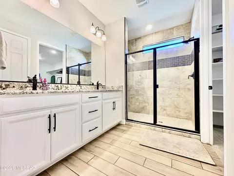 Bath - 9709 E Holbert Trl, Tucson, AZ 85747 photo 2 of 5