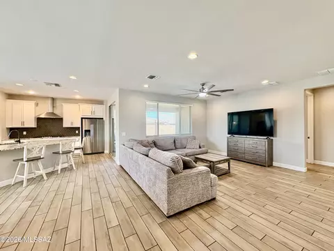 Living - 9709 E Holbert Trl, Tucson, AZ 85747 photo 1 of 1