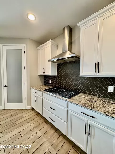 Kitchen - 9709 E Holbert Trl, Tucson, AZ 85747 photo 3 of 9