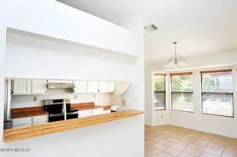 5241 W Eaglestone Loop, Tucson, AZ 85742 photo 3