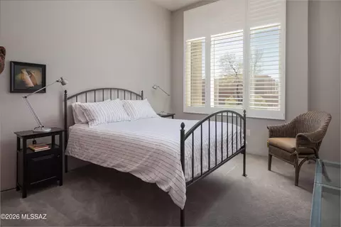 Bedroom - 990 W Par Four Dr, Oro Valley, AZ 85755 photo 4 of 4