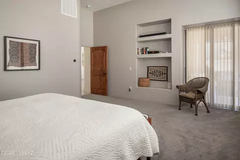 Bedroom - 990 W Par Four Dr, Oro Valley, AZ 85755 photo 1 of 4