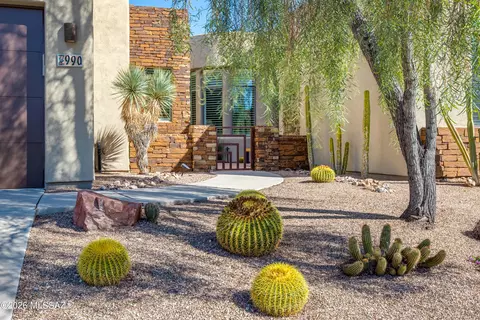 Exterior - 990 W Par Four Dr, Oro Valley, AZ 85755 photo 4 of 7