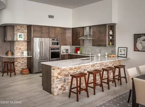 Kitchen - 990 W Par Four Dr, Oro Valley, AZ 85755 photo 1 of 4