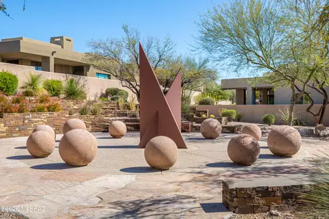 View/Area - 990 W Par Four Dr, Oro Valley, AZ 85755 photo 1 of 1