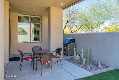 Exterior - 990 W Par Four Dr, Oro Valley, AZ 85755 photo 7 of 7