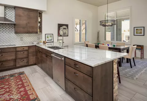 Kitchen - 990 W Par Four Dr, Oro Valley, AZ 85755 photo 3 of 4