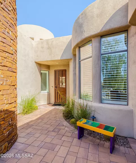 Exterior - 990 W Par Four Dr, Oro Valley, AZ 85755 photo 5 of 7