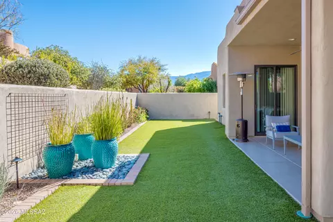 Exterior - 990 W Par Four Dr, Oro Valley, AZ 85755 photo 2 of 7