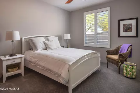 Bedroom - 990 W Par Four Dr, Oro Valley, AZ 85755 photo 3 of 4