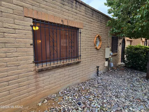 Exterior - 8434 E Brookside Ln, Tucson, AZ 85710 photo 10 of 10