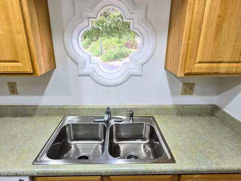 Kitchen - 8434 E Brookside Ln, Tucson, AZ 85710 photo 5 of 6