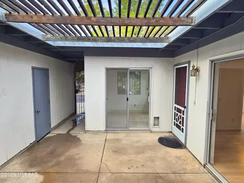 Exterior - 8434 E Brookside Ln, Tucson, AZ 85710 photo 6 of 10