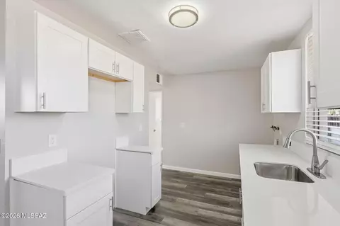 Kitchen - 4043 E 26th St, Tucson, AZ 85711 photo 2 of 7