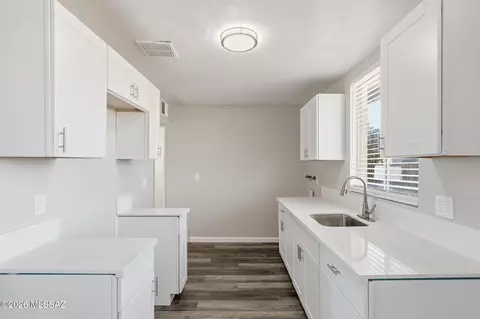 Kitchen - 4043 E 26th St, Tucson, AZ 85711 photo 1 of 7