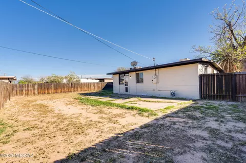 Exterior - 4043 E 26th St, Tucson, AZ 85711 photo 4 of 8