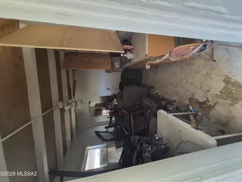 Entry Way - 242 E Jacinto St, Tucson, AZ 85705 photo 2 of 6
