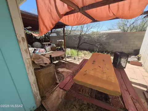 Exterior - 242 E Jacinto St, Tucson, AZ 85705 photo 7 of 9