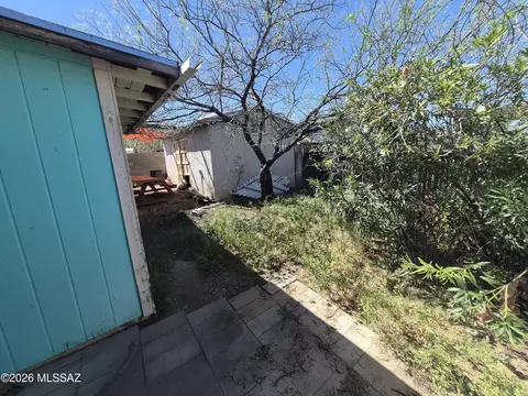 Exterior - 242 E Jacinto St, Tucson, AZ 85705 photo 6 of 9