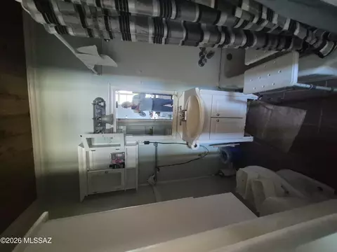 Bath - 242 E Jacinto St, Tucson, AZ 85705 photo 3 of 4