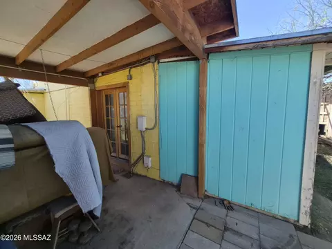 Exterior - 242 E Jacinto St, Tucson, AZ 85705 photo 5 of 9