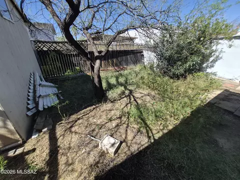 Exterior - 242 E Jacinto St, Tucson, AZ 85705 photo 9 of 9