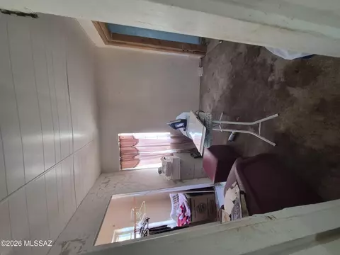 Entry Way - 242 E Jacinto St, Tucson, AZ 85705 photo 5 of 6