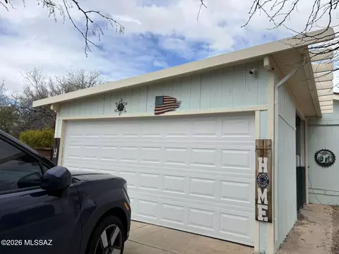 6277 E Thunder River Dr, Tucson, AZ 85756