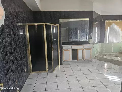 Bath - 714 E Skyline Dr, Nogales, AZ 85621 photo 2 of 2
