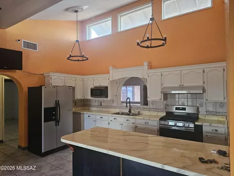 Kitchen - 714 E Skyline Dr, Nogales, AZ 85621 photo 2 of 5