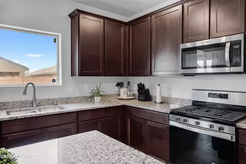 Kitchen - 10003 N Ruby Range Trl, Marana, AZ 85653 photo 3 of 5