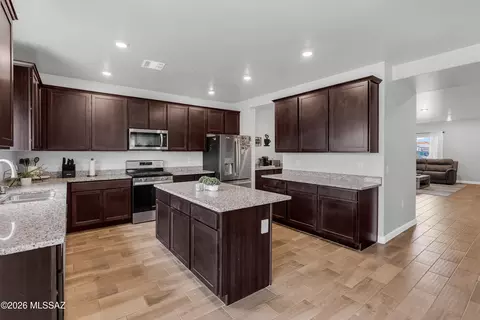 Kitchen - 10003 N Ruby Range Trl, Marana, AZ 85653 photo 2 of 5