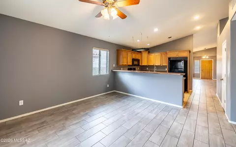 Living - 10571 E Carolina Willow Ln, Tucson, AZ 85747 photo 4 of 5