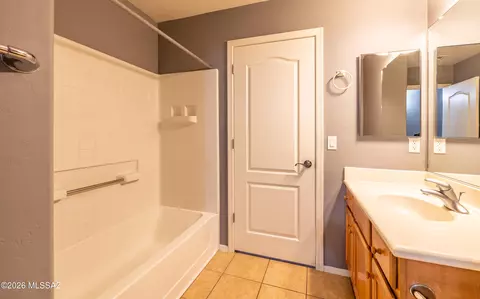 Bath - 10571 E Carolina Willow Ln, Tucson, AZ 85747 photo 3 of 5