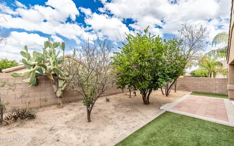 Exterior - 10571 E Carolina Willow Ln, Tucson, AZ 85747 photo 3 of 4