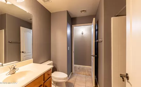 Bath - 10571 E Carolina Willow Ln, Tucson, AZ 85747 photo 1 of 5