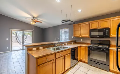 Kitchen - 10571 E Carolina Willow Ln, Tucson, AZ 85747 photo 1 of 3