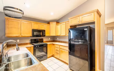 Kitchen - 10571 E Carolina Willow Ln, Tucson, AZ 85747 photo 3 of 3