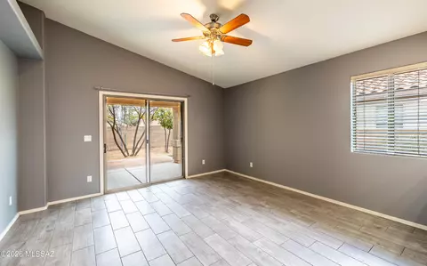 Living - 10571 E Carolina Willow Ln, Tucson, AZ 85747 photo 3 of 5