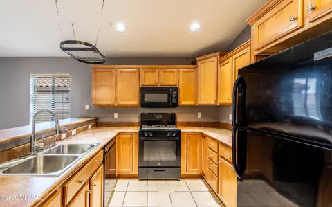 Kitchen - 10571 E Carolina Willow Ln, Tucson, AZ 85747 photo 2 of 3